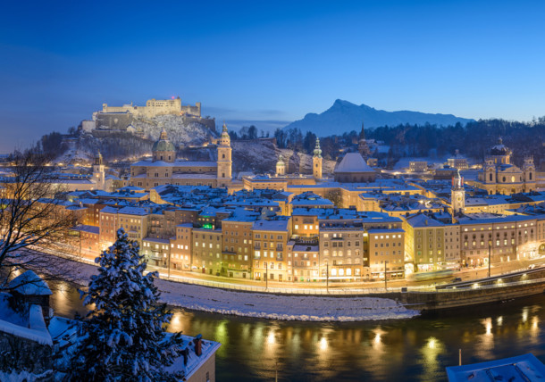     Salzburg Stadt - Panoramablick auf die Festung Hohensalzburg und Altstadt / Salzburg